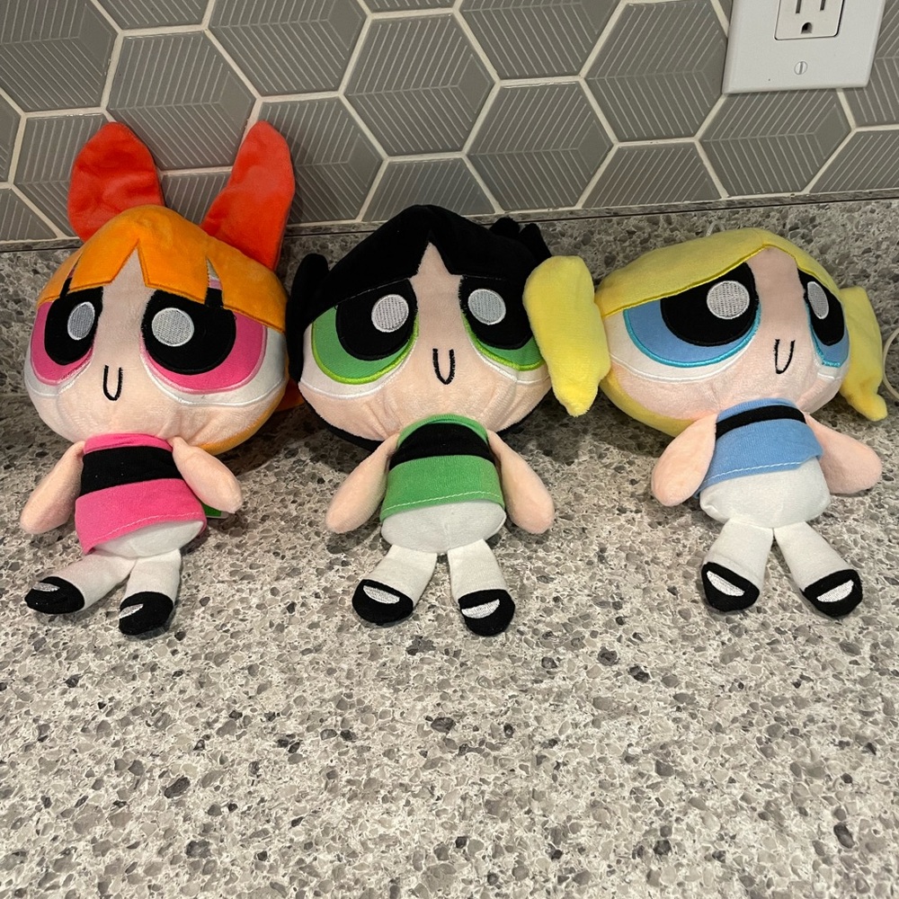 Lot of 3 Powerpuff Girls 9”
Plush dolls trio includes bubbles buttercup blossom